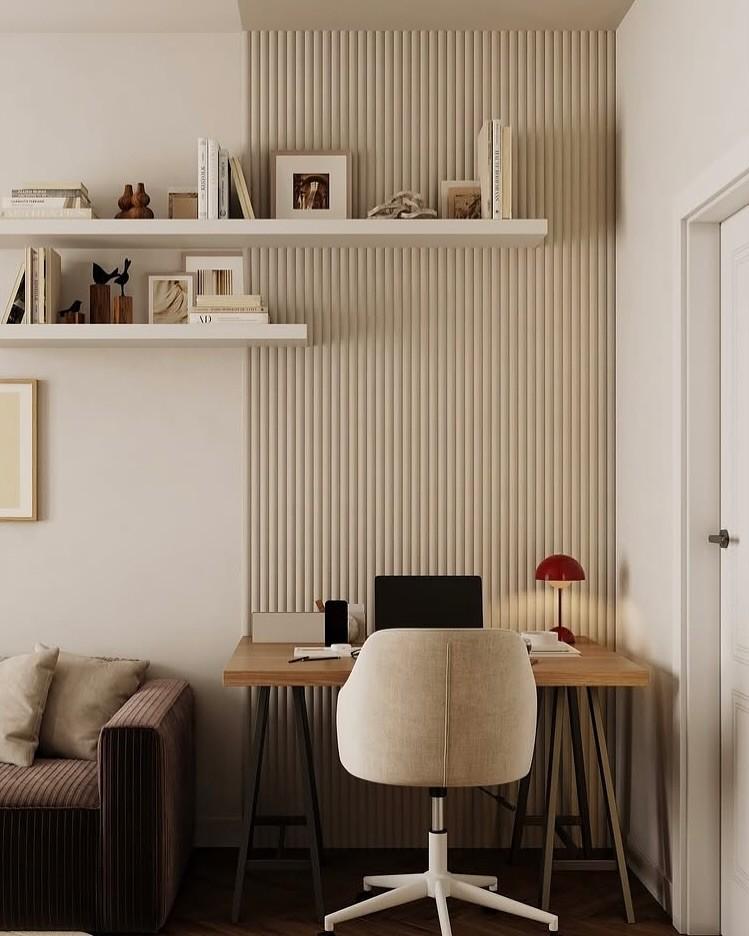 Mur habillé avec les panneaux 3D Orac WX210 REED (effet flûté), installés dans un espace bureau ouvert. Ces panneaux structurent visuellement la zone de travail sans cloisonner, en apportant du relief, de la texture et une séparation subtile. Une solution idéale pour aménager un coin bureau dans un intérieur contemporain tout en conservant lumière et fluidité.